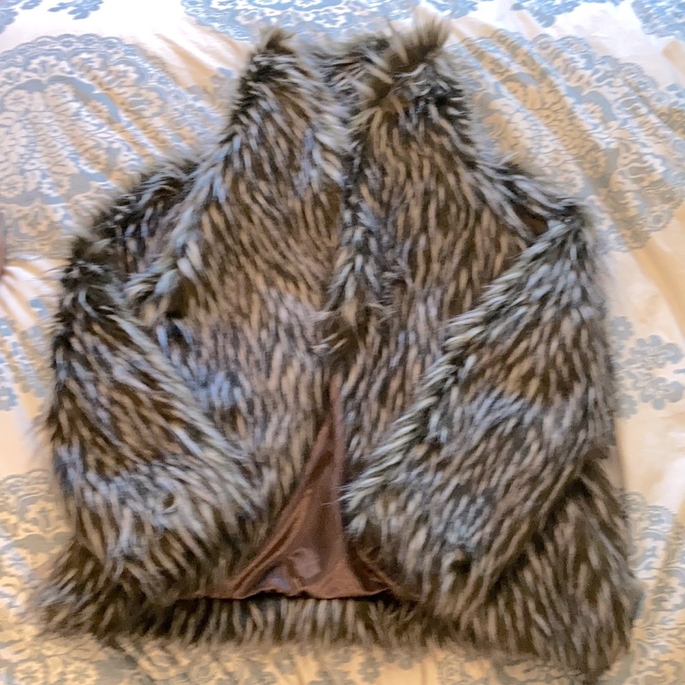 Women’s Size Medium Cropped G.E.T Faux Fur Jacket